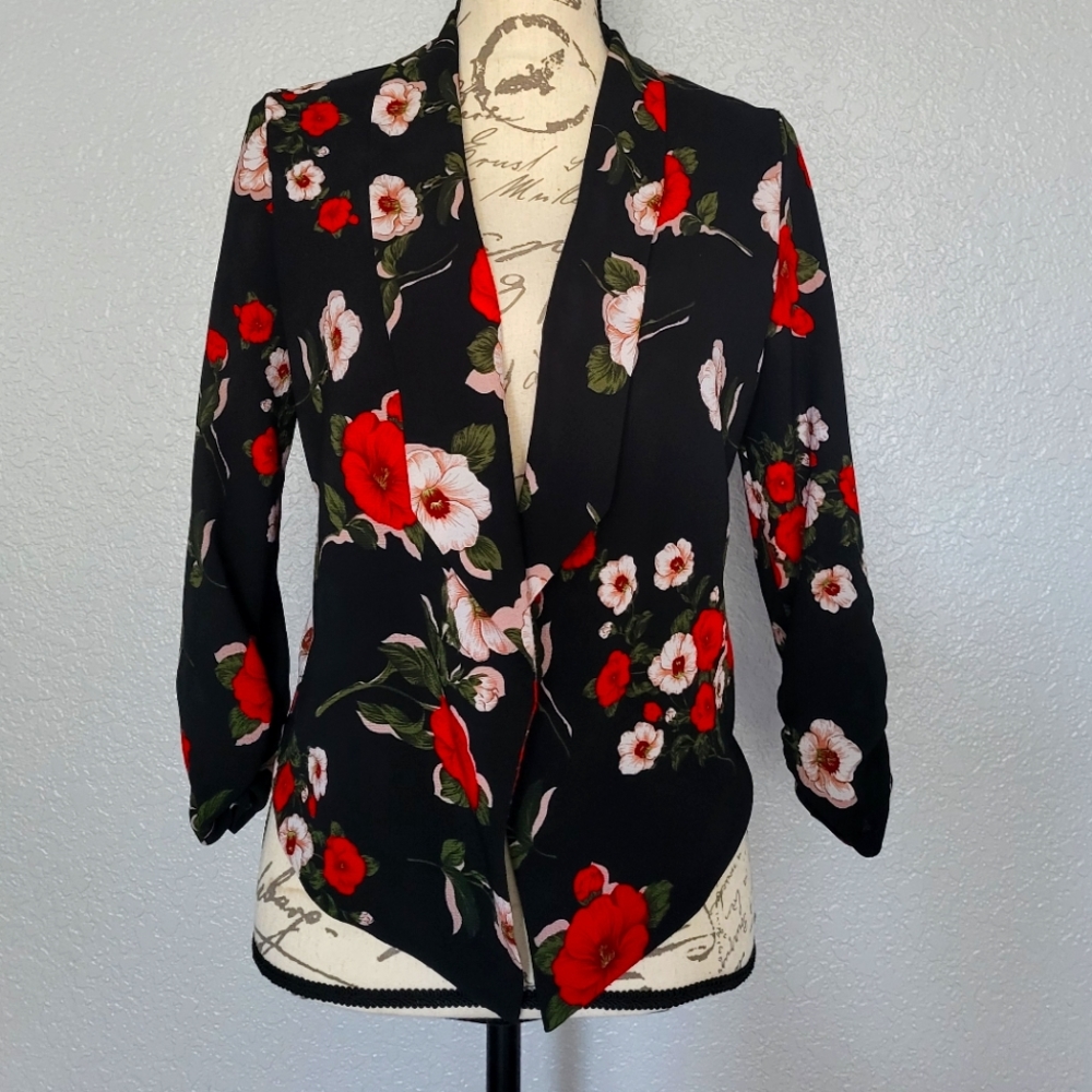 MICHEL women's 3/4 sleeve lightweight, size S , black/red/pink color.